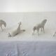 Lot de 8 chevaux du bonheur en porcelaine de Chine blanche, années 60/70