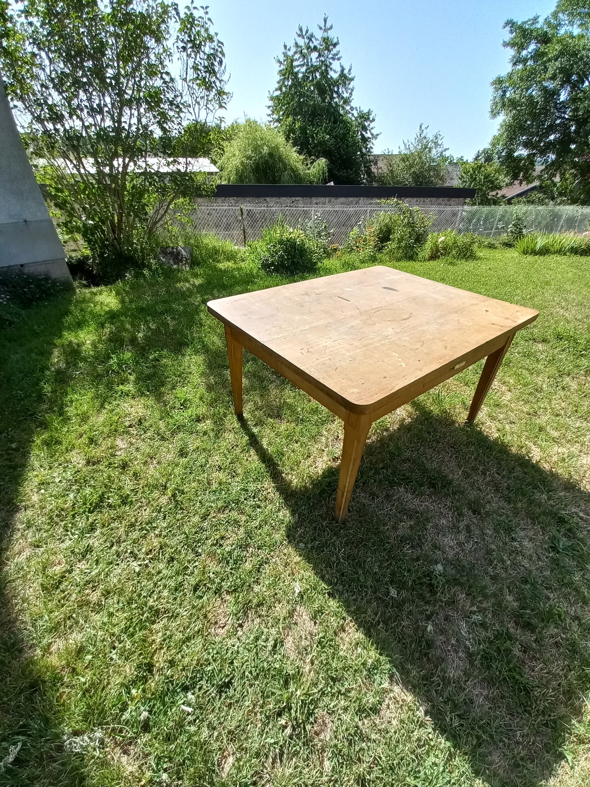 Firm table spindles feet 128cm