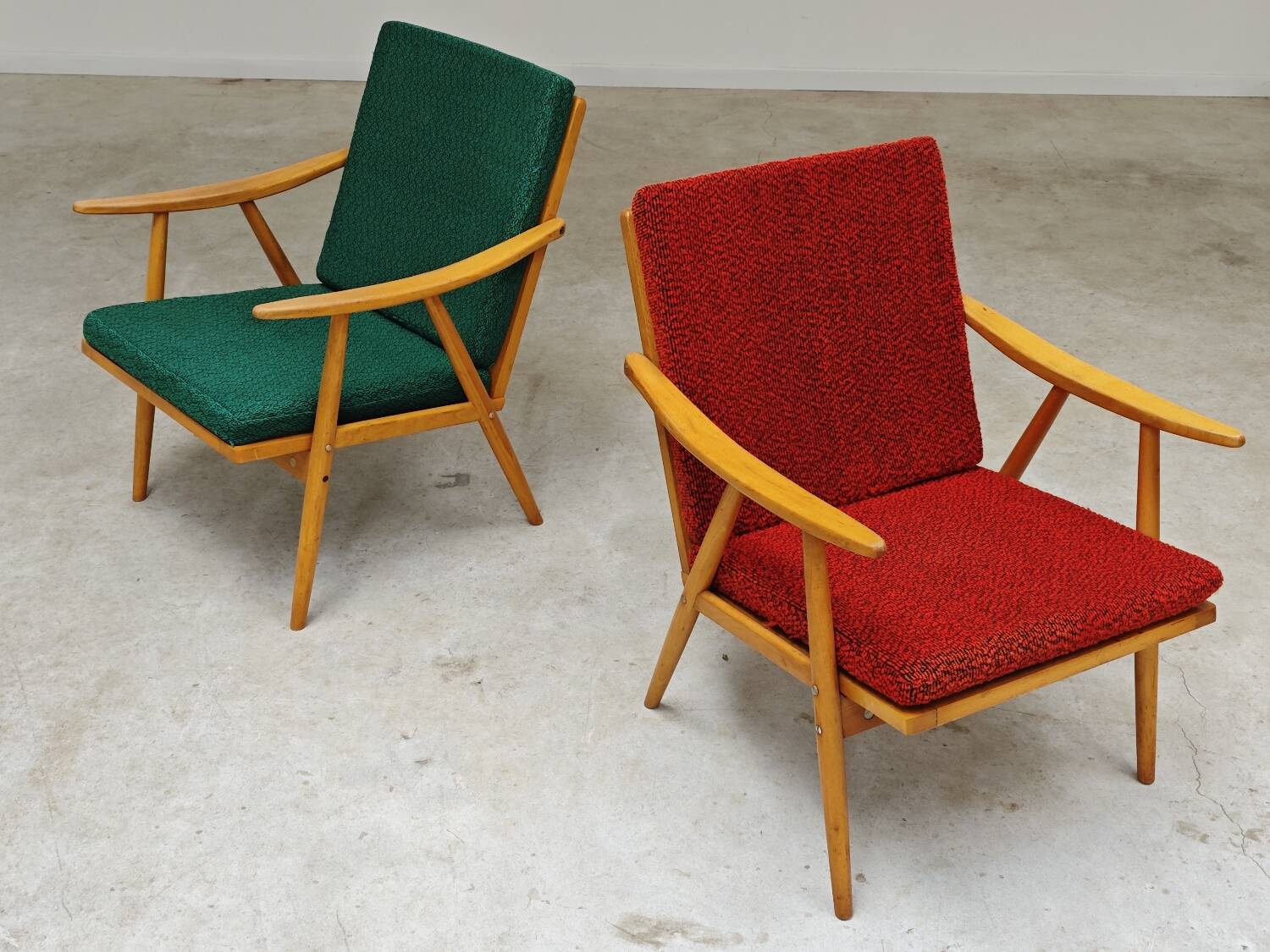 Pair of green-red boomerang armchairs by Antonin Suman for Ton (Thonet) 19