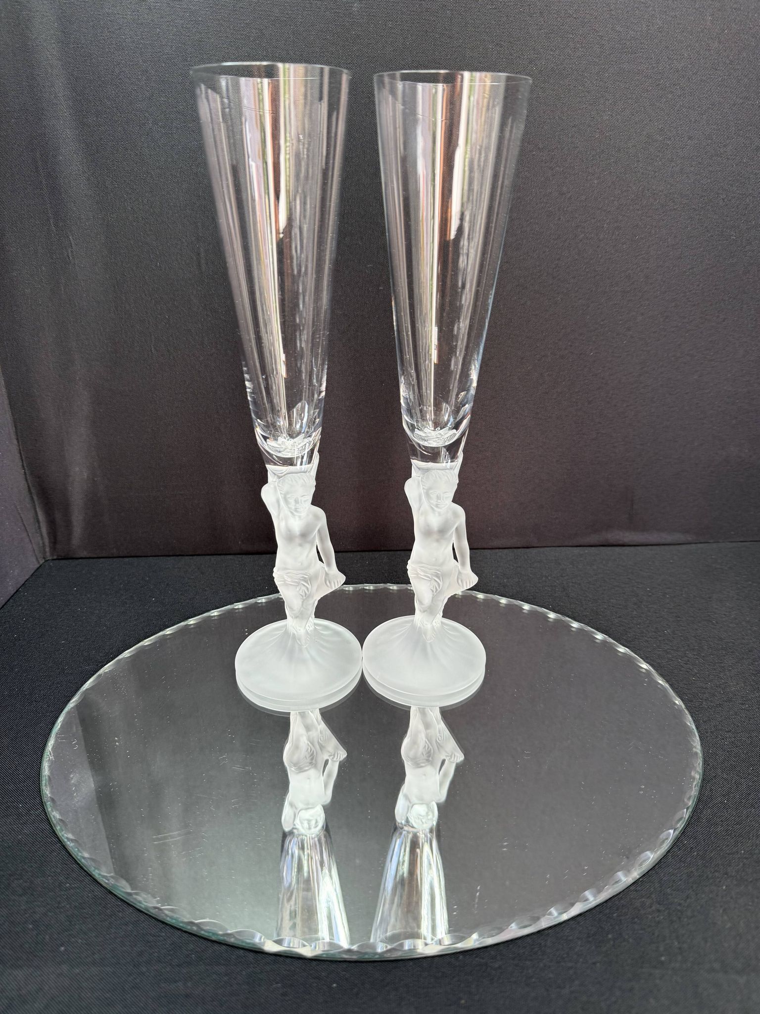 Champagne flutes Amour de Deutz sold in sets of 2.