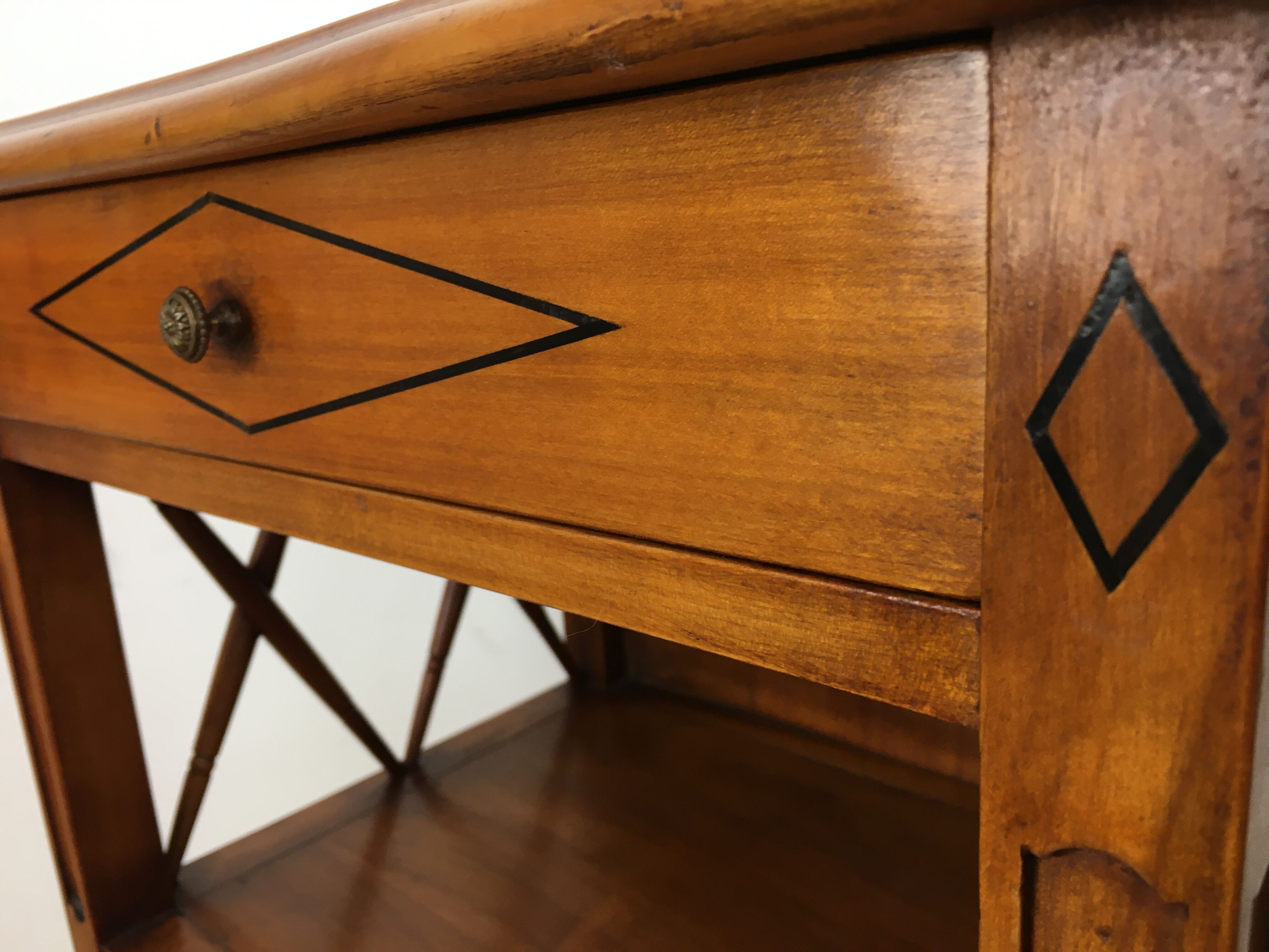 Bedside Directory Style, Louis XVI