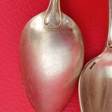 11 Small silver-plated spoons.