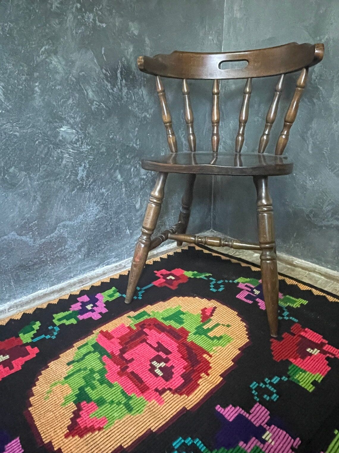 Hand-woven wool carpet black background with large roses 214x158cm