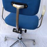 Adjustable height swivel desk