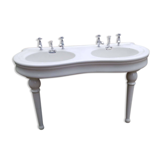 Old washbasins