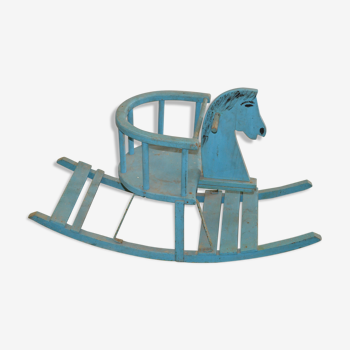 Cheval à bascule en bois