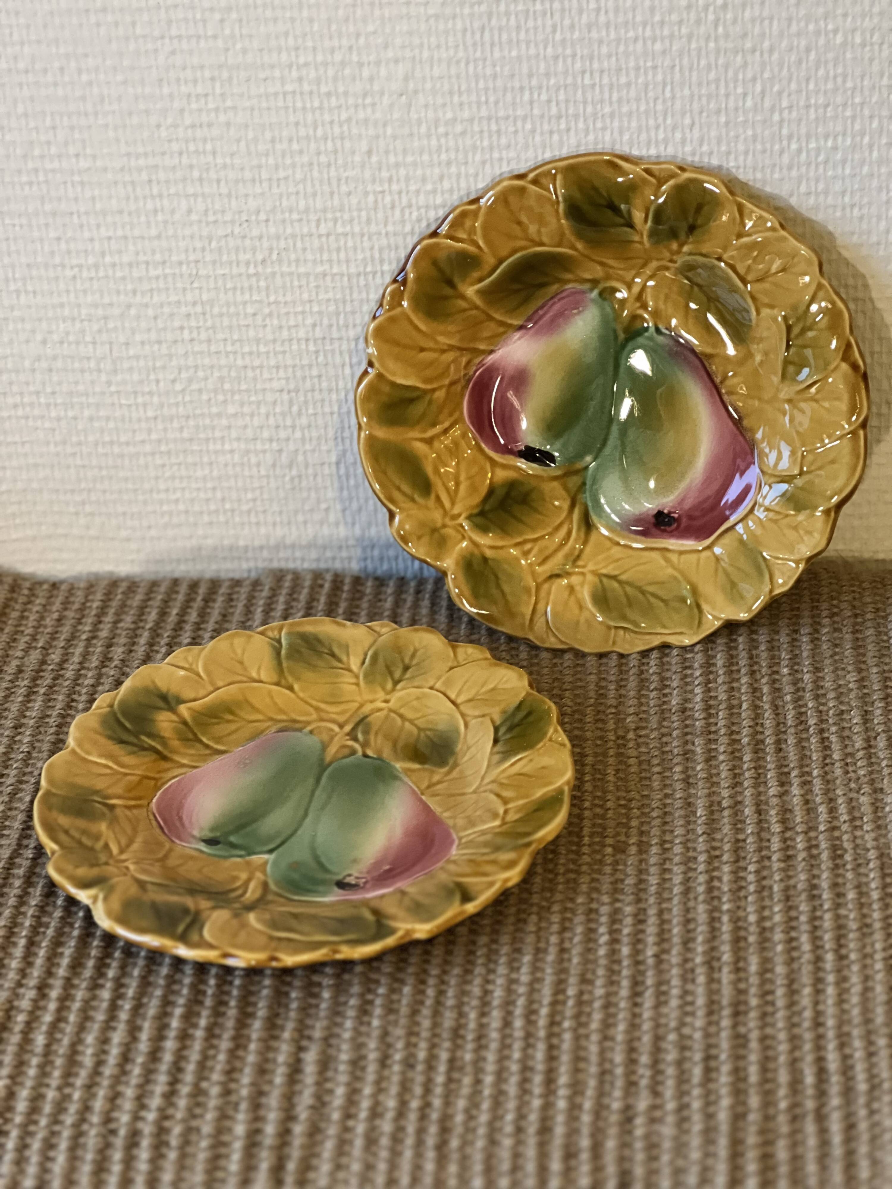 Set of 8 dessert plates in Sarreguemines slip