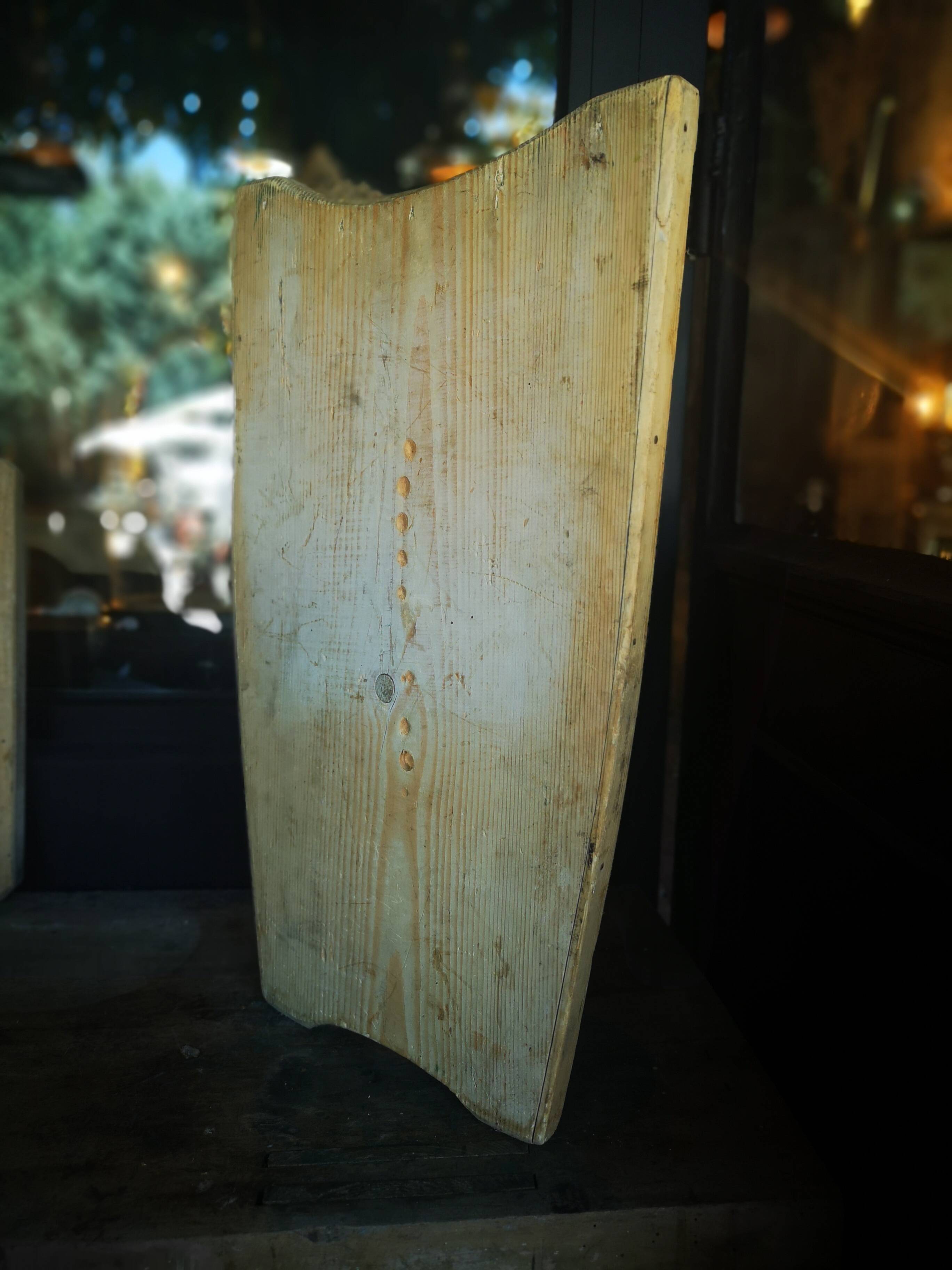 Wooden board to wash laundry