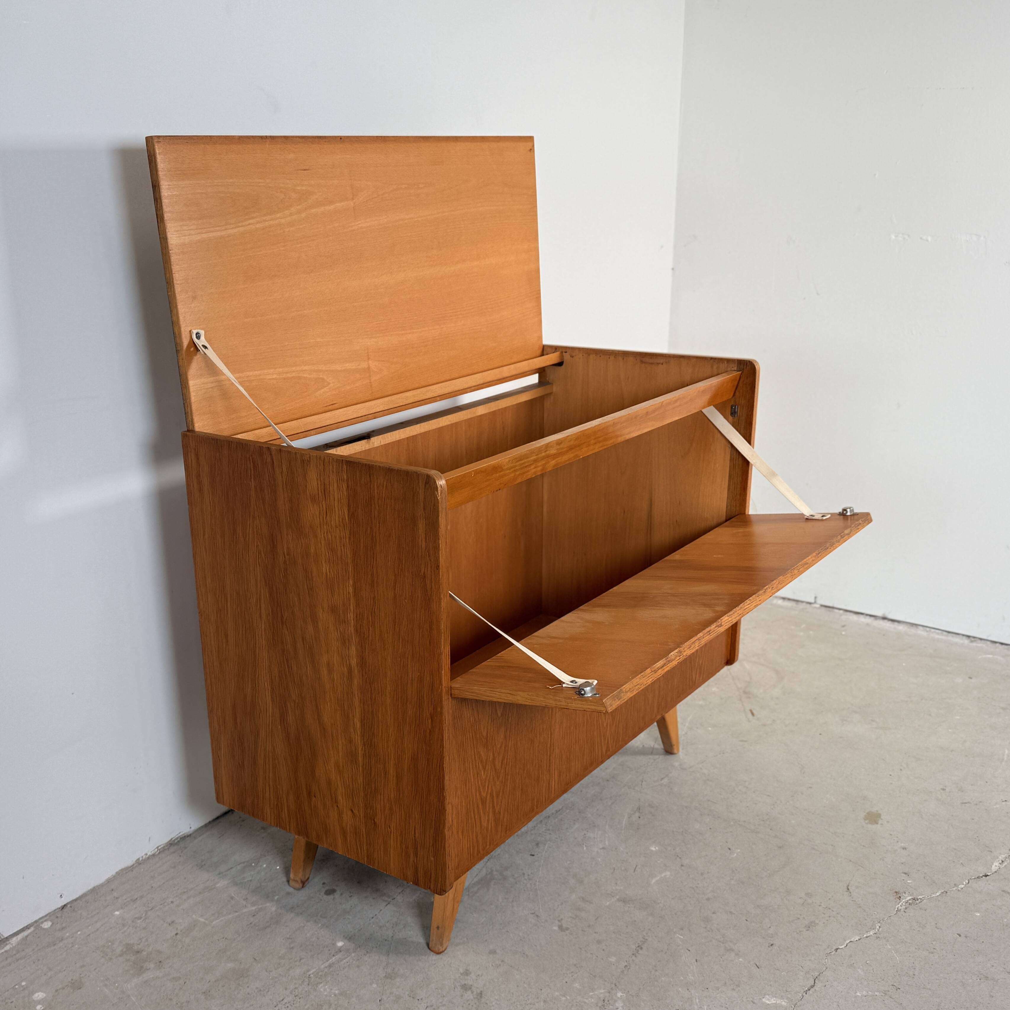 Vintage blanket chest/toy chest U-459, Jiří Jiroutek