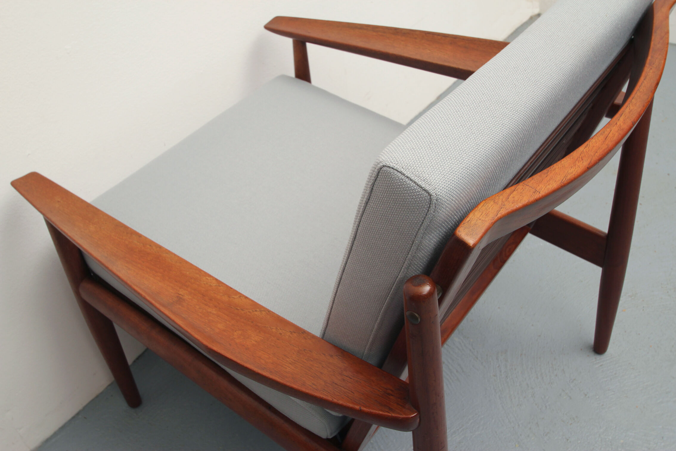 Fauteuil teck des années 1960 en gris, Arne Vodder