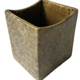 Kissi stone pencil holder