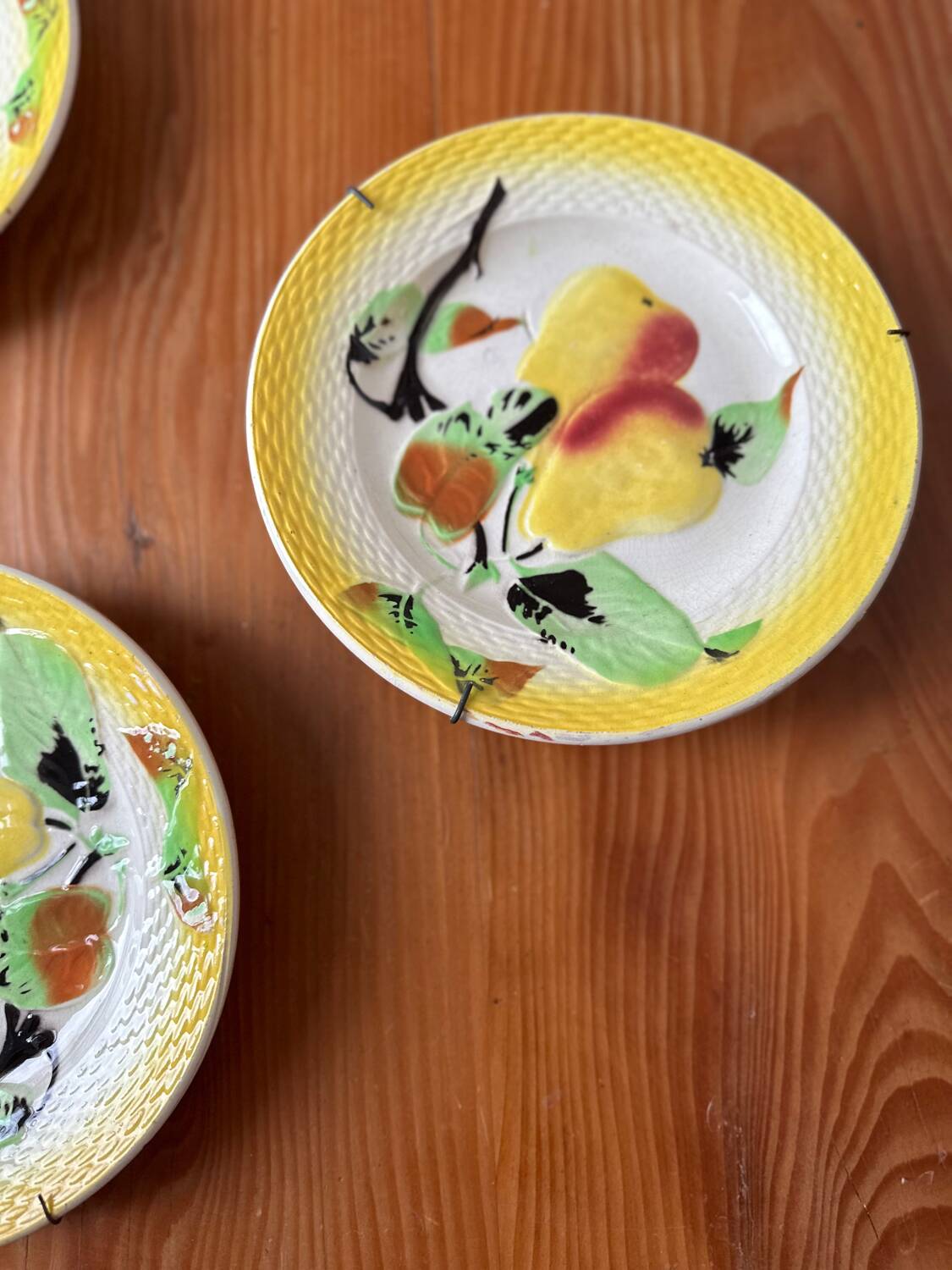 Trio assiettes barbotines poire