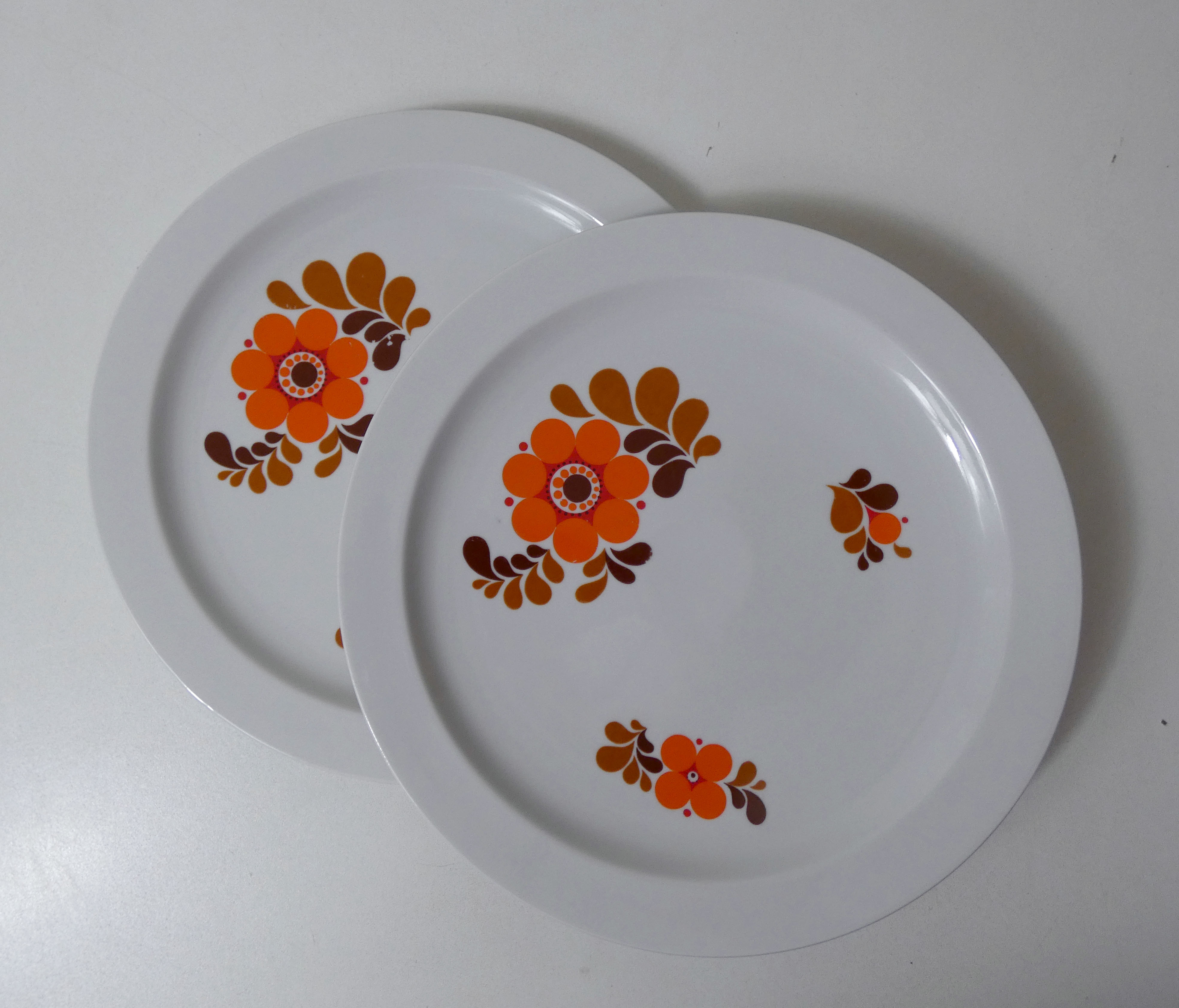 2 vintage Saxon porcelain presentation dishes