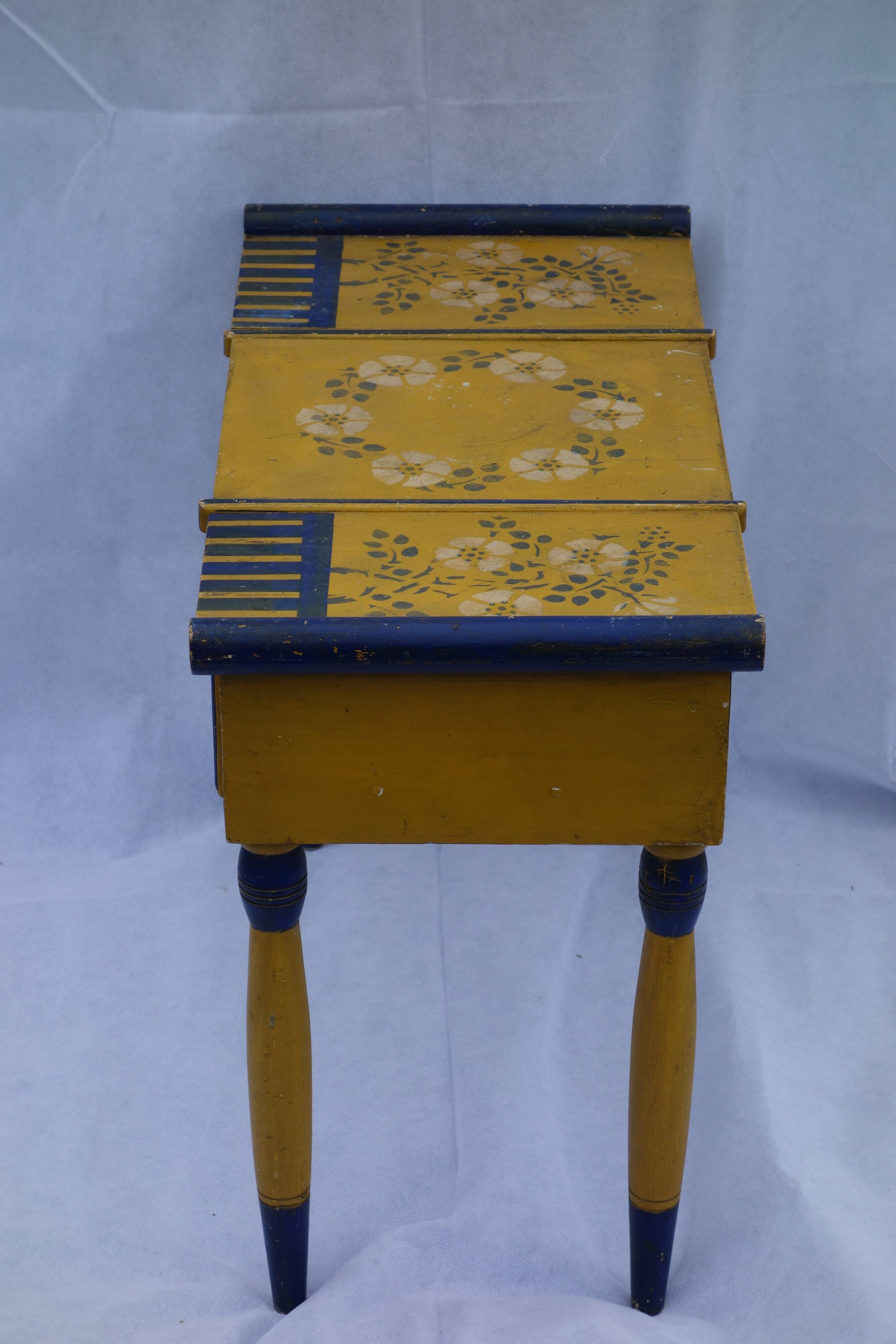 Coiffeuse d'enfant ancienne