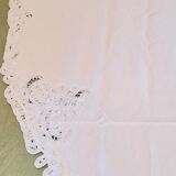 Nappe brodée fait à la main en Belgique