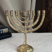 Chandelier, menorah à  neuf branches en laiton massif 
