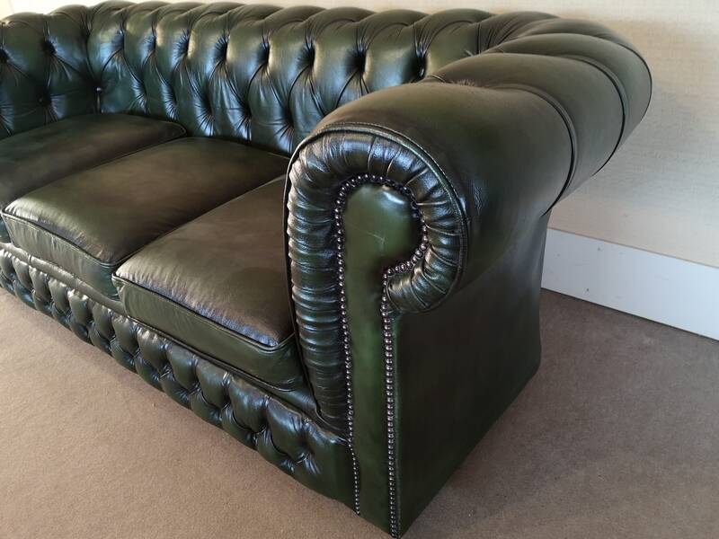 Canapé Chesterfield cuir vert trois places