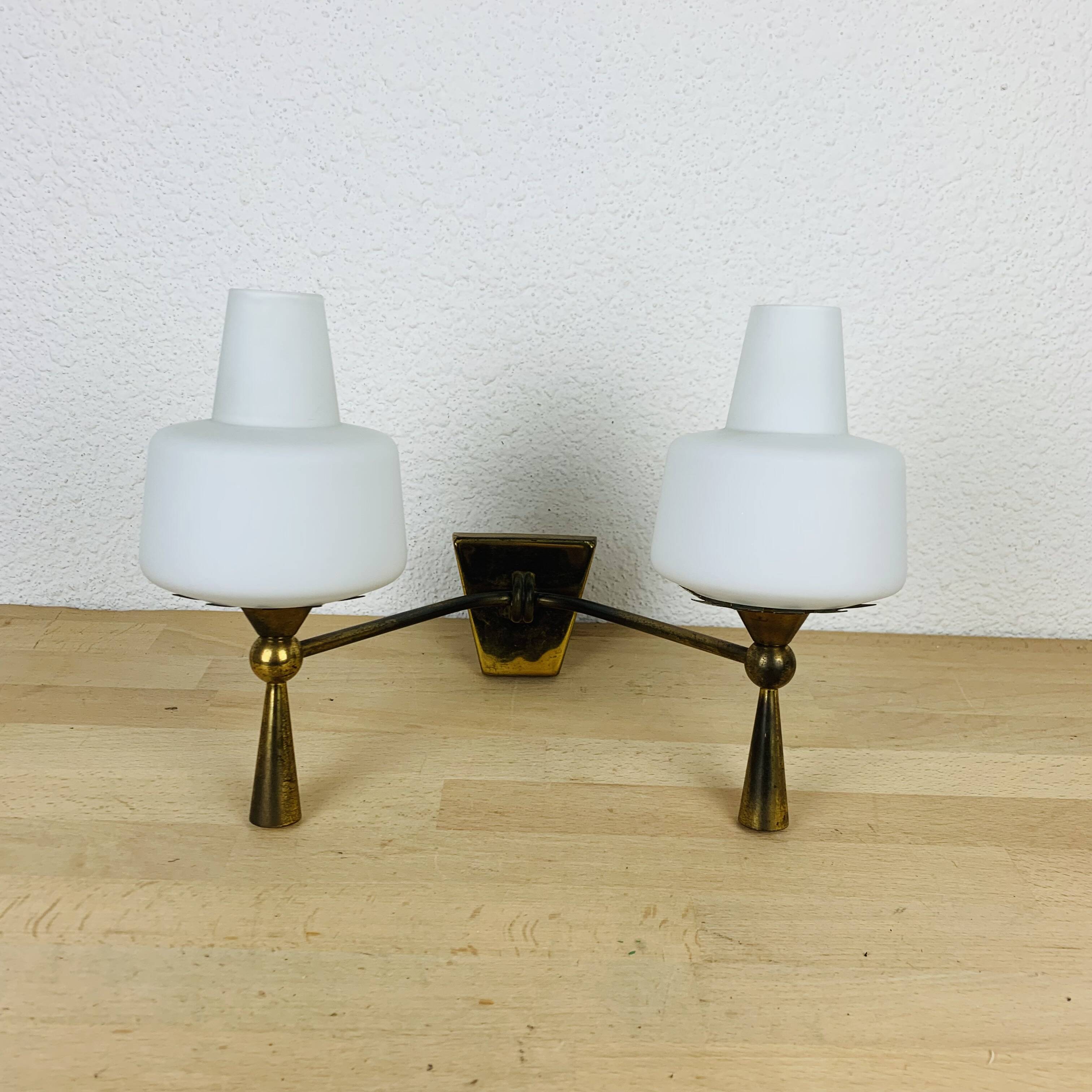 Double opaline and brass wall light from the 50s, lunel, arlus