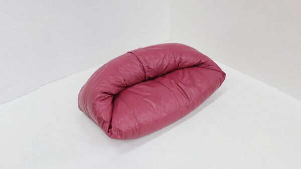 Canapé croissant vintage Raphael Raffel en cuir rose 1970