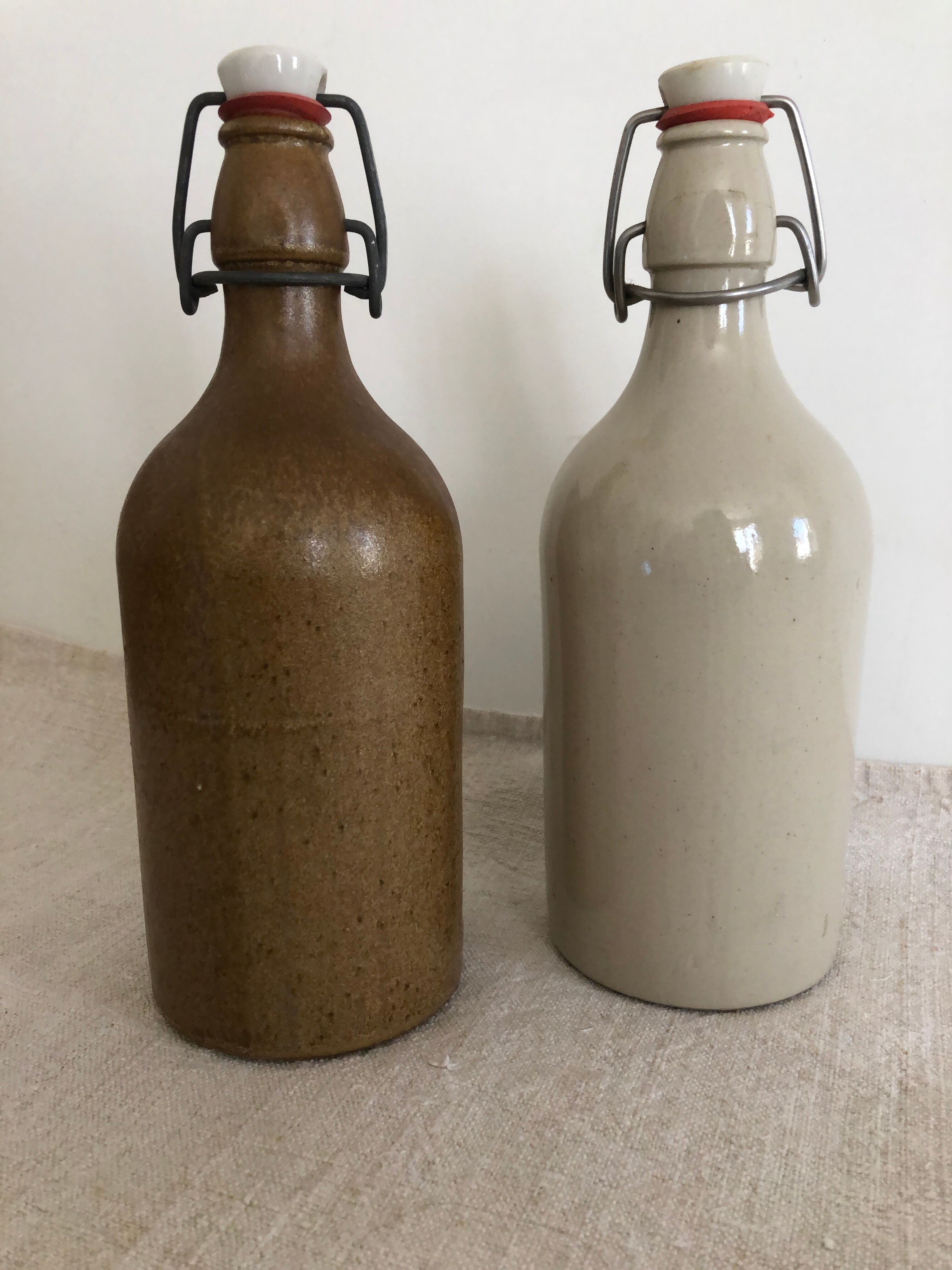 Duo de bouteilles en grès