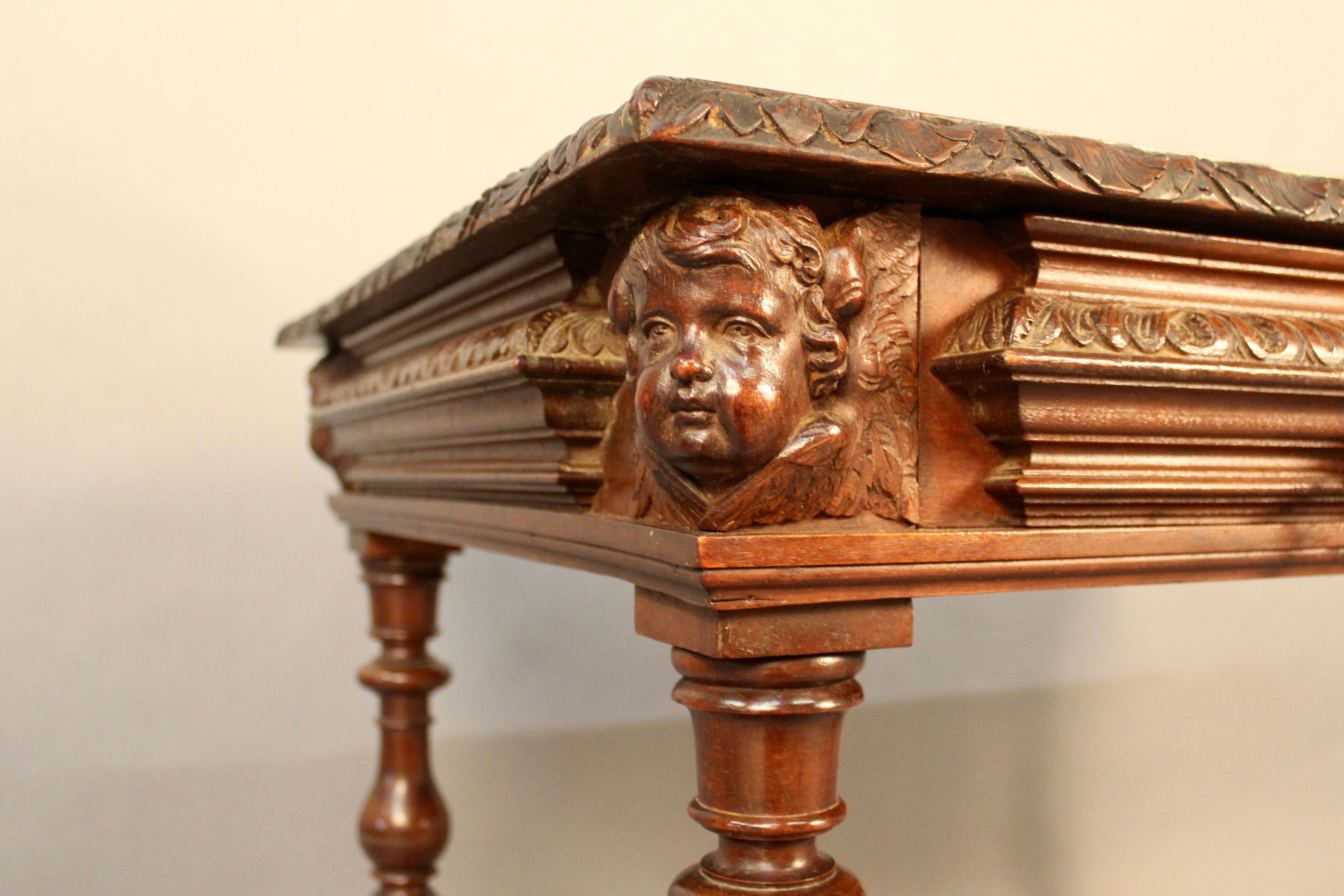 Louis XIII style writing table with Putti decoration