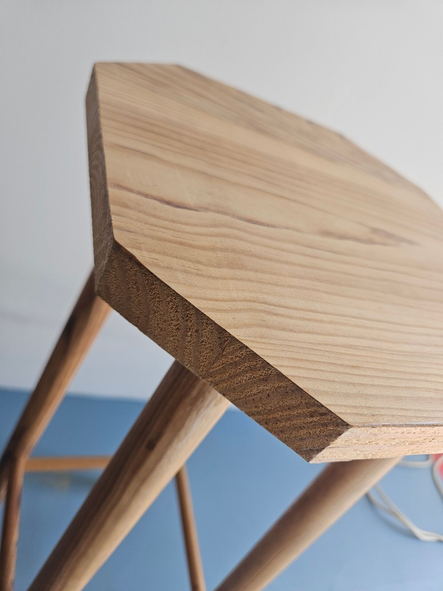 Tabouret haut en bois