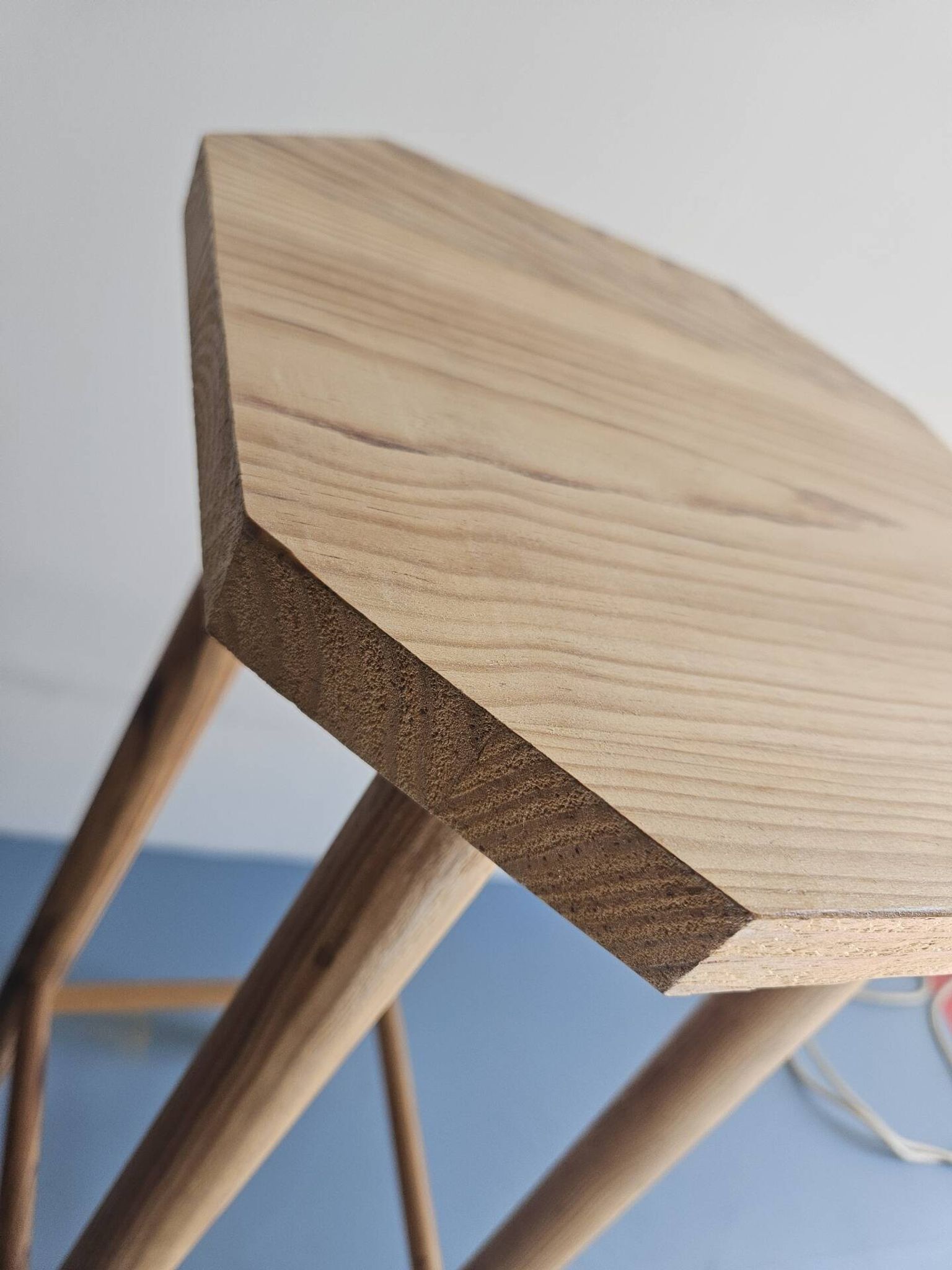 Tabouret haut en bois