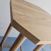 Tabouret haut en bois