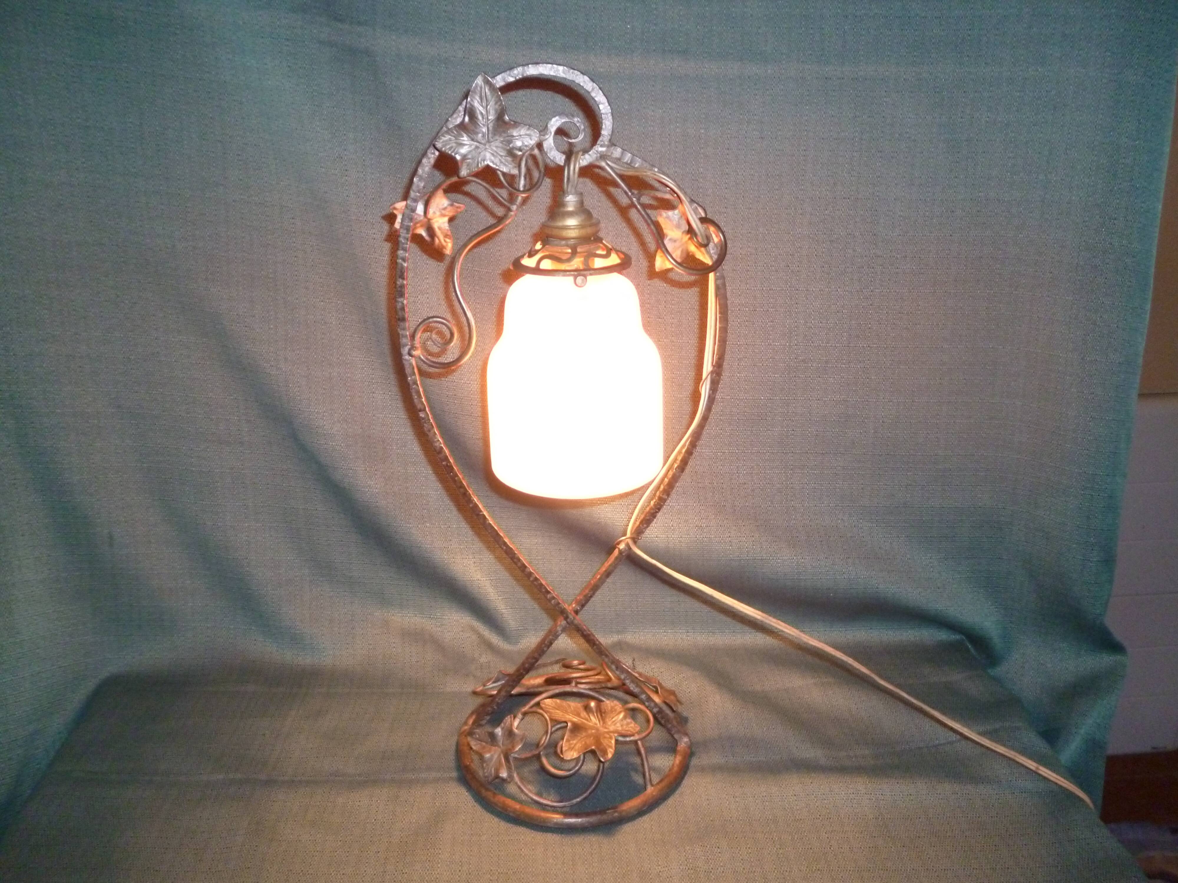 Art Deco lamp in glass paste and wrought iron leaves