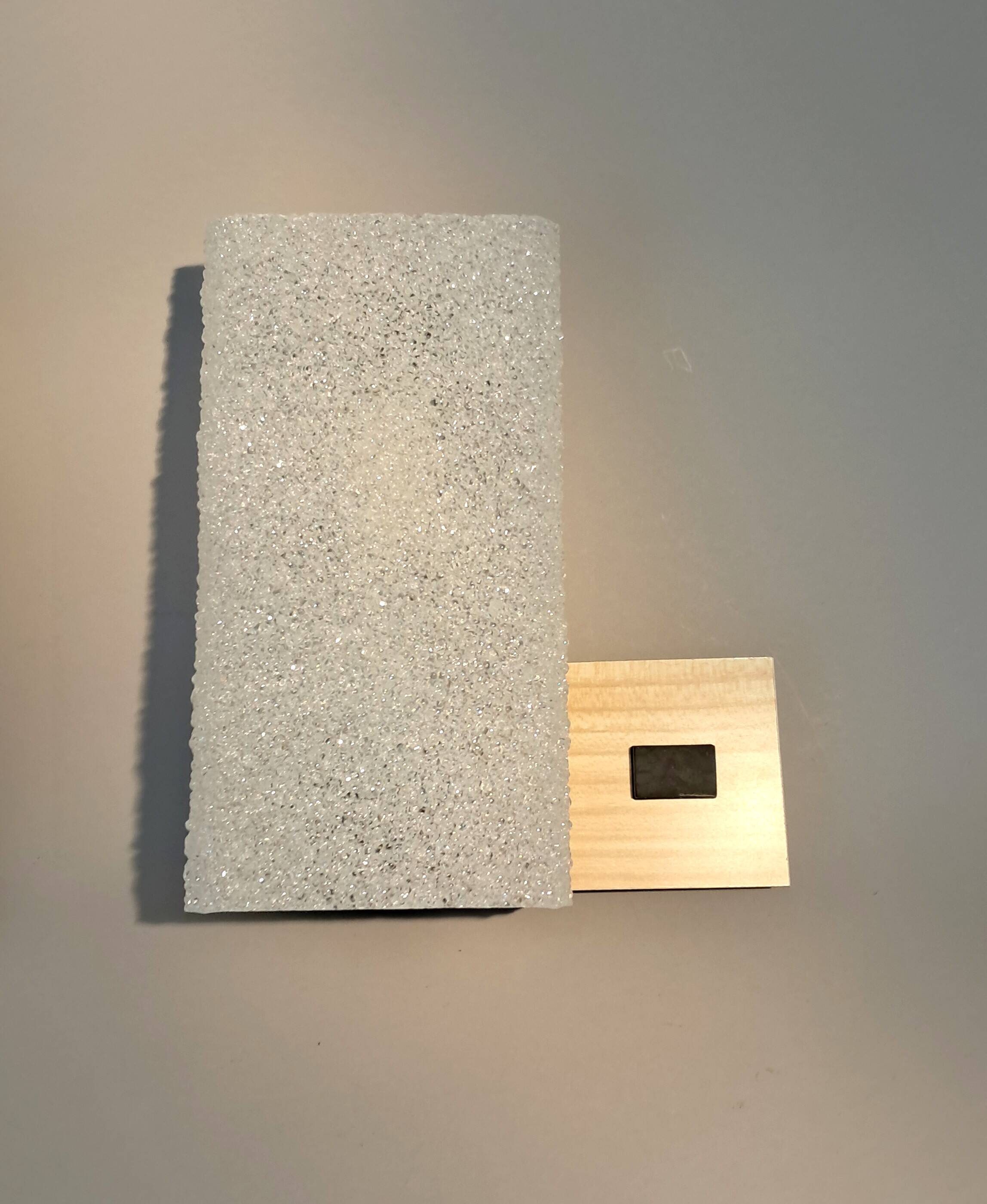 Paire d'appliques modernistes en métal et perspex, 1950-1960