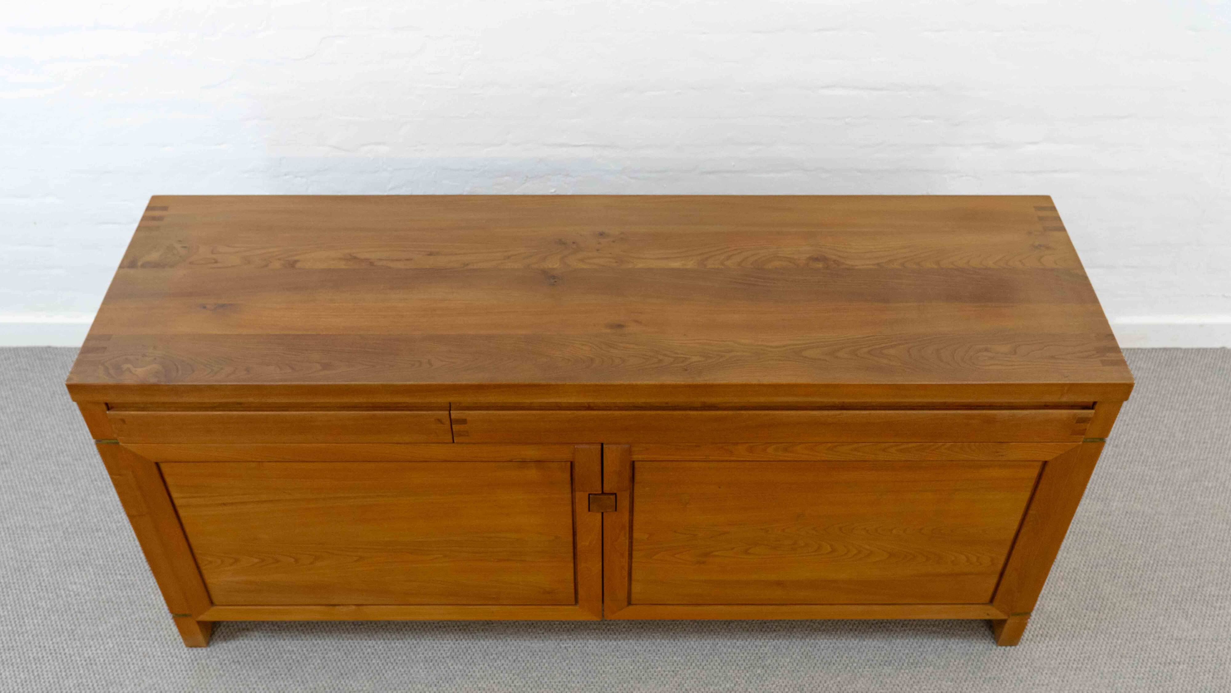 Sideboard R08 de Pierre Chapo en orme massif