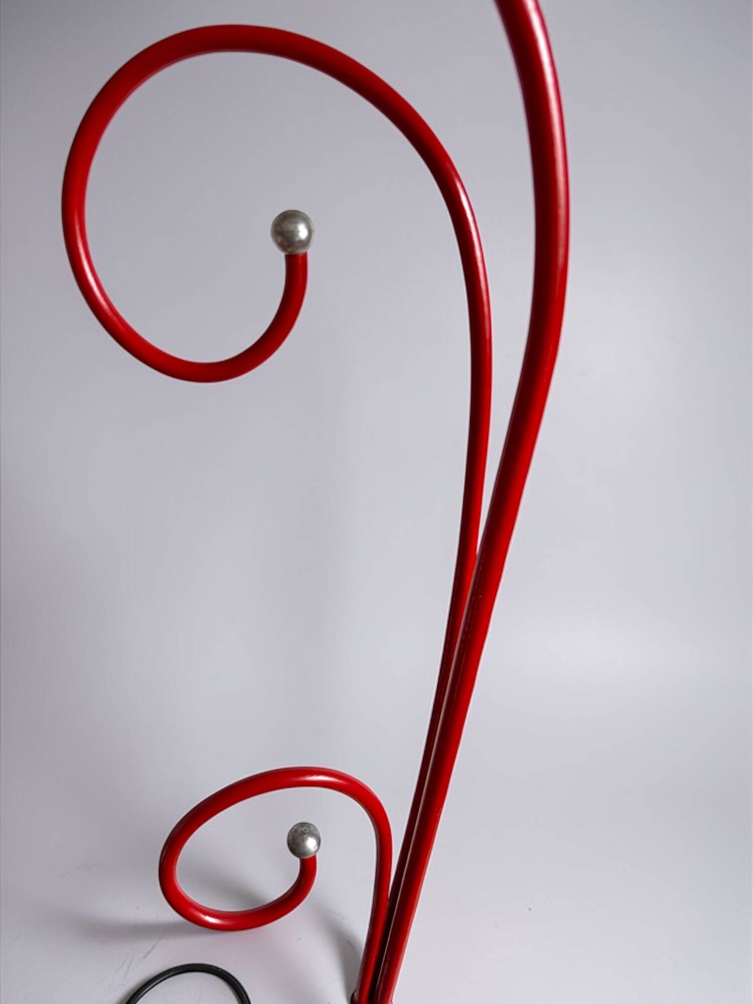 1950 red tripod floor lamp with plant holder | Opaline | Swan neck