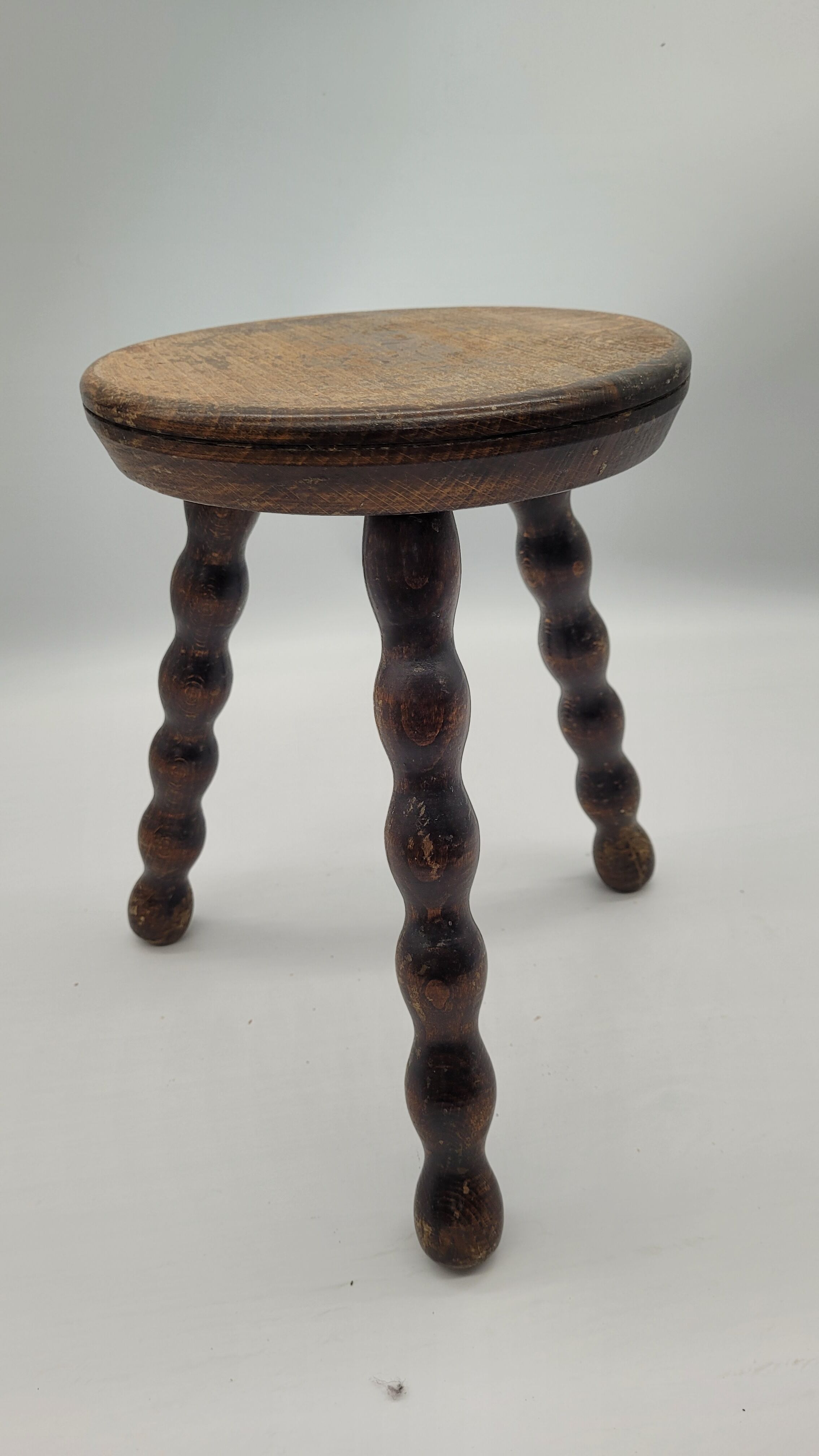 Tripod wood stool with foot balls