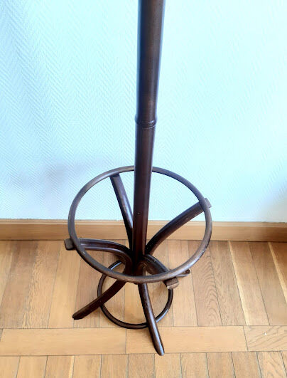 Curved wooden bistro parrot coat rack