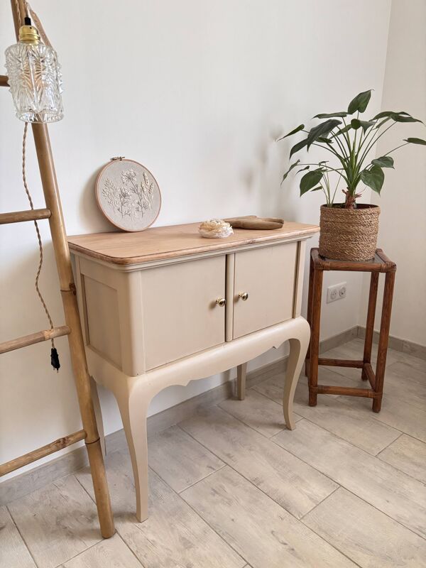 Petit meuble d’appoint / commode beige crème bois naturel – style chic