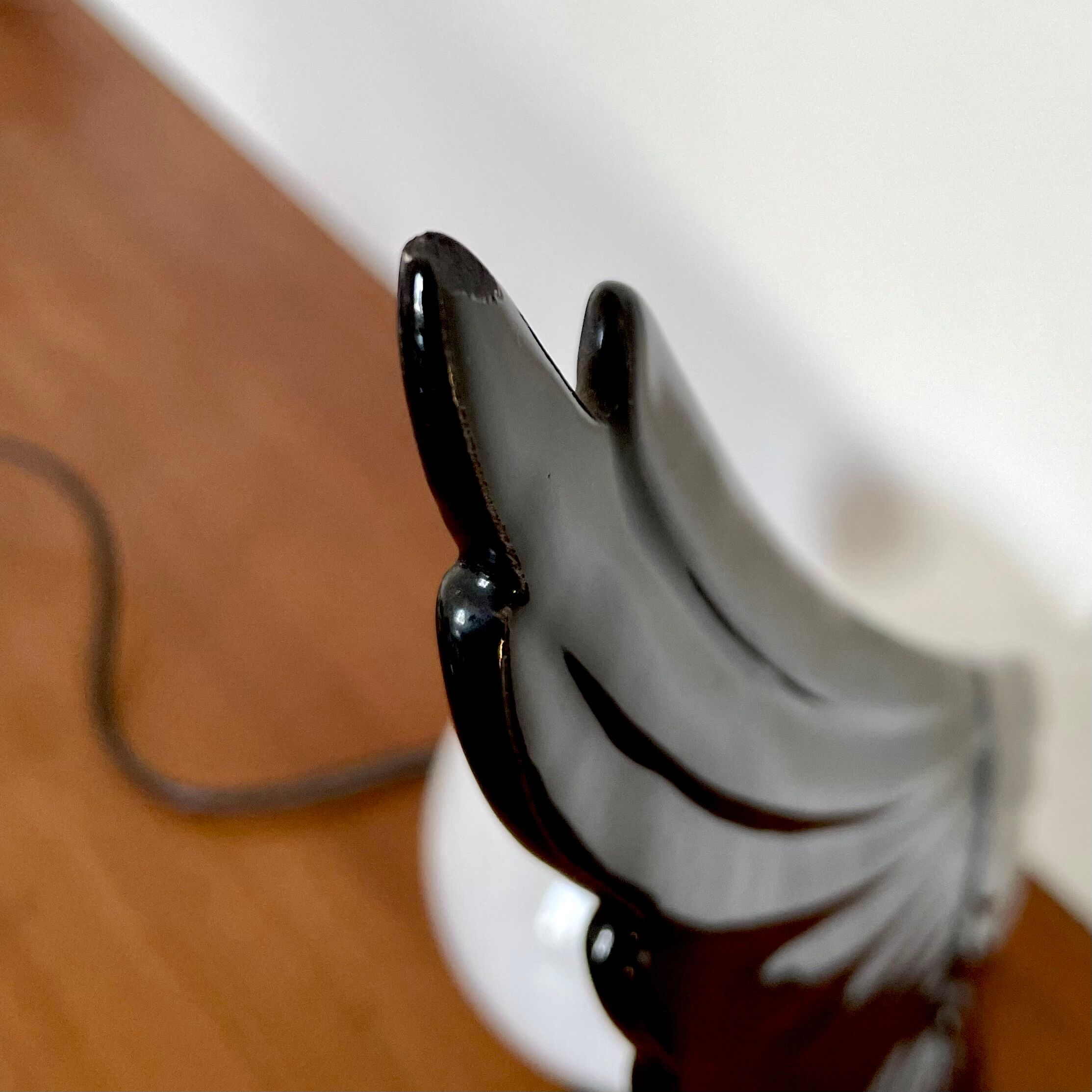 Ceramic wing and globe lamp