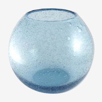 Vase boule en verre bullé bleu clair Biot