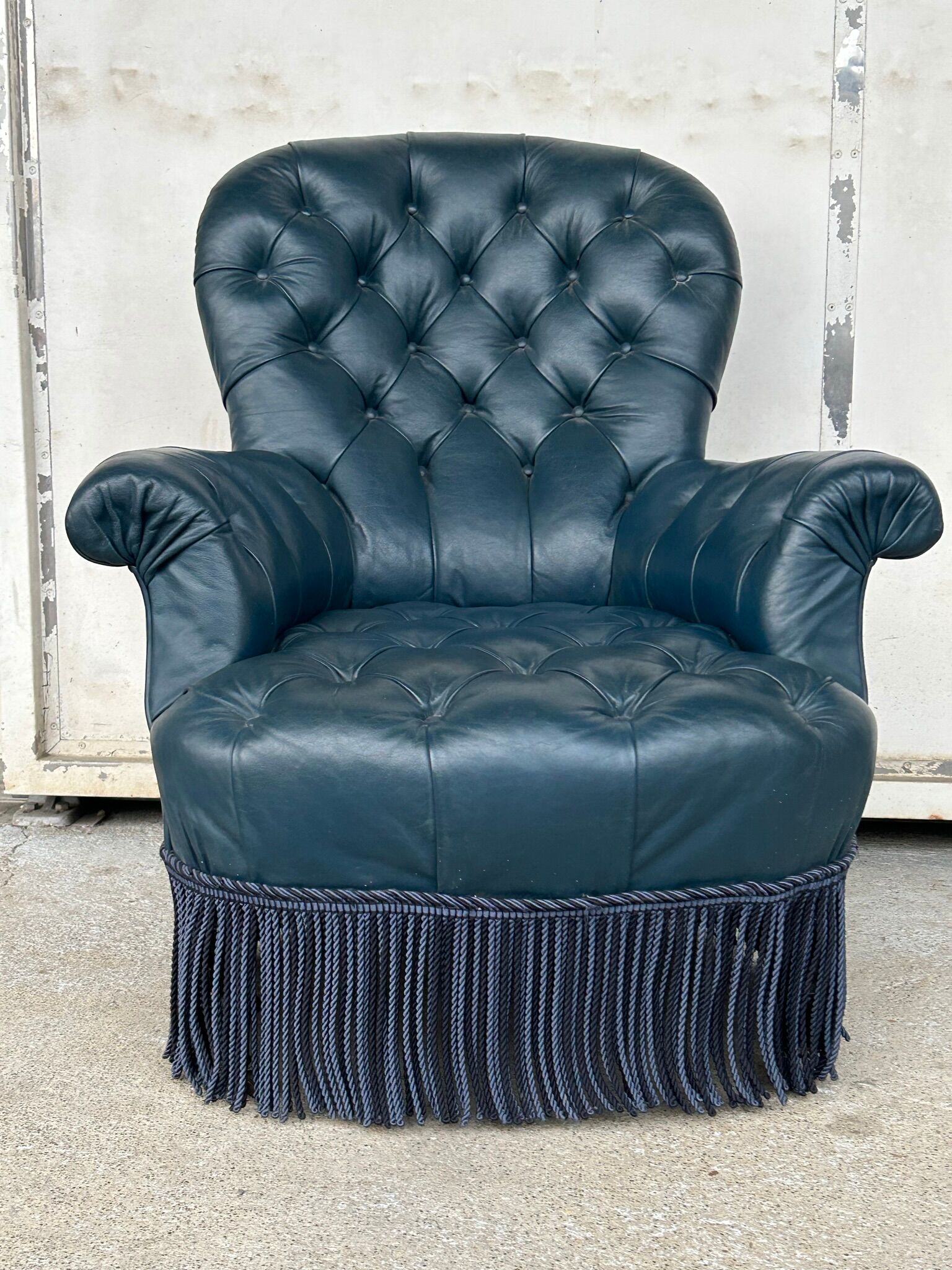 Armchair Napoleon III leather Chesterfield way, late nineteenth
