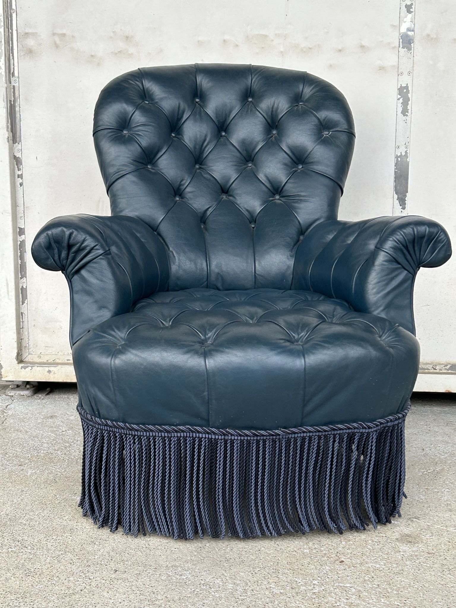 Armchair Napoleon III leather Chesterfield way, late nineteenth
