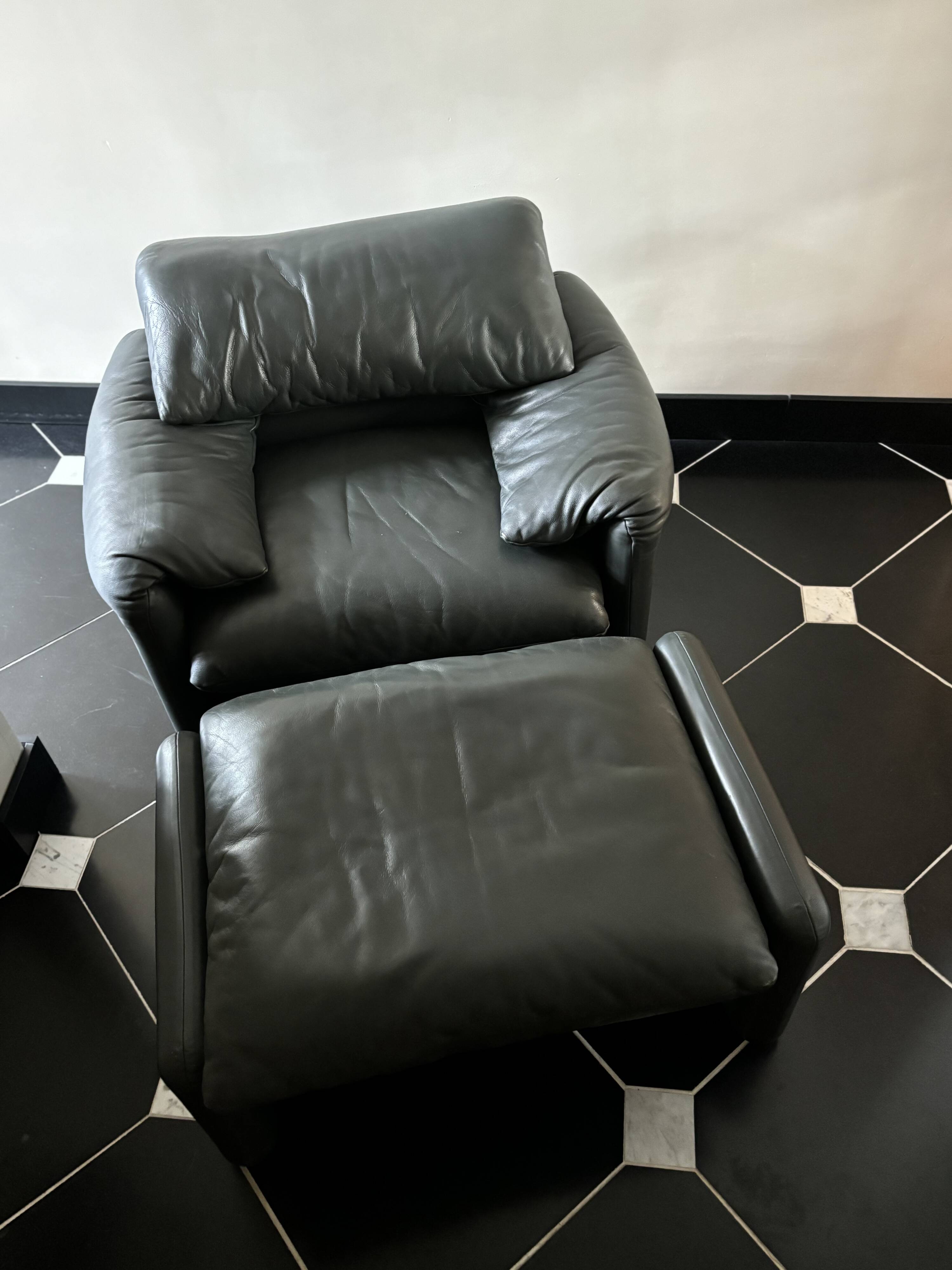 Vico magistretti, Maralunga for Cassina, in Leather with Footrest