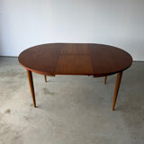 Scandinavian design extendable round table in teak, Danish manufacture.