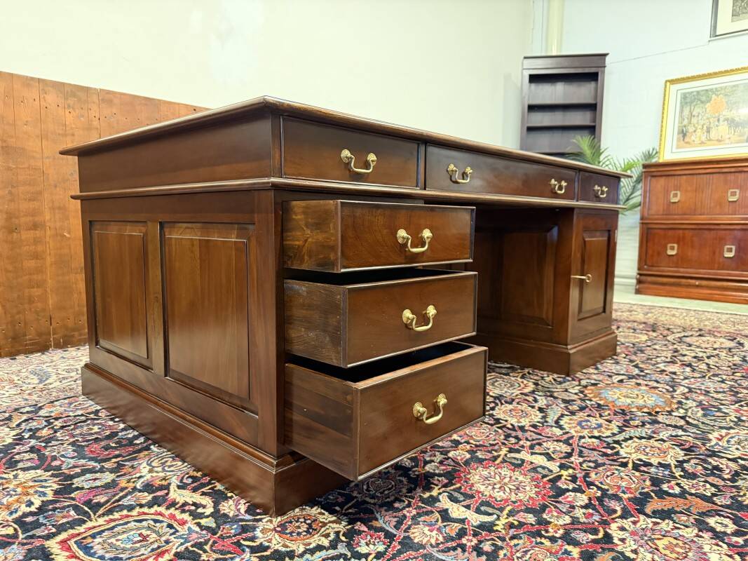 Large Classic English Desk Partnerdesk