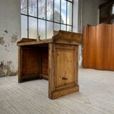 Trading counter central island pine