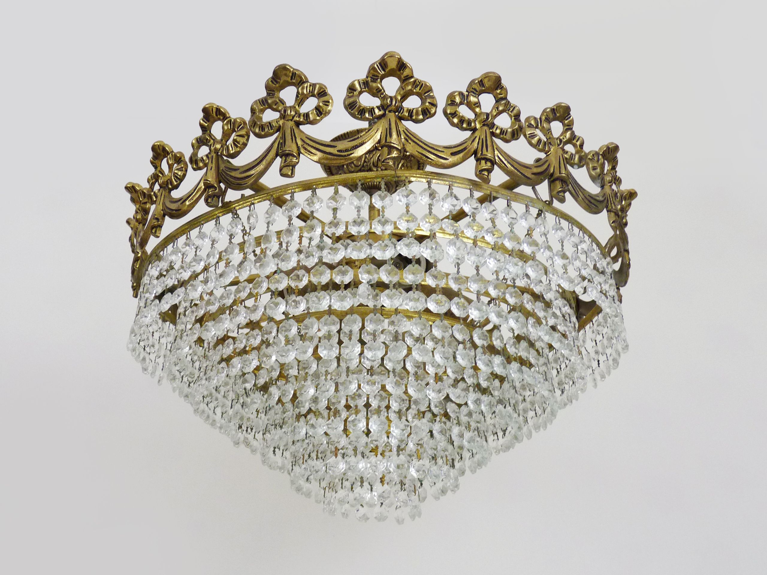 Old chandelier, bronze crown ceiling lamp, 8 floors, 4 lights, glass grapevines, year 70/80