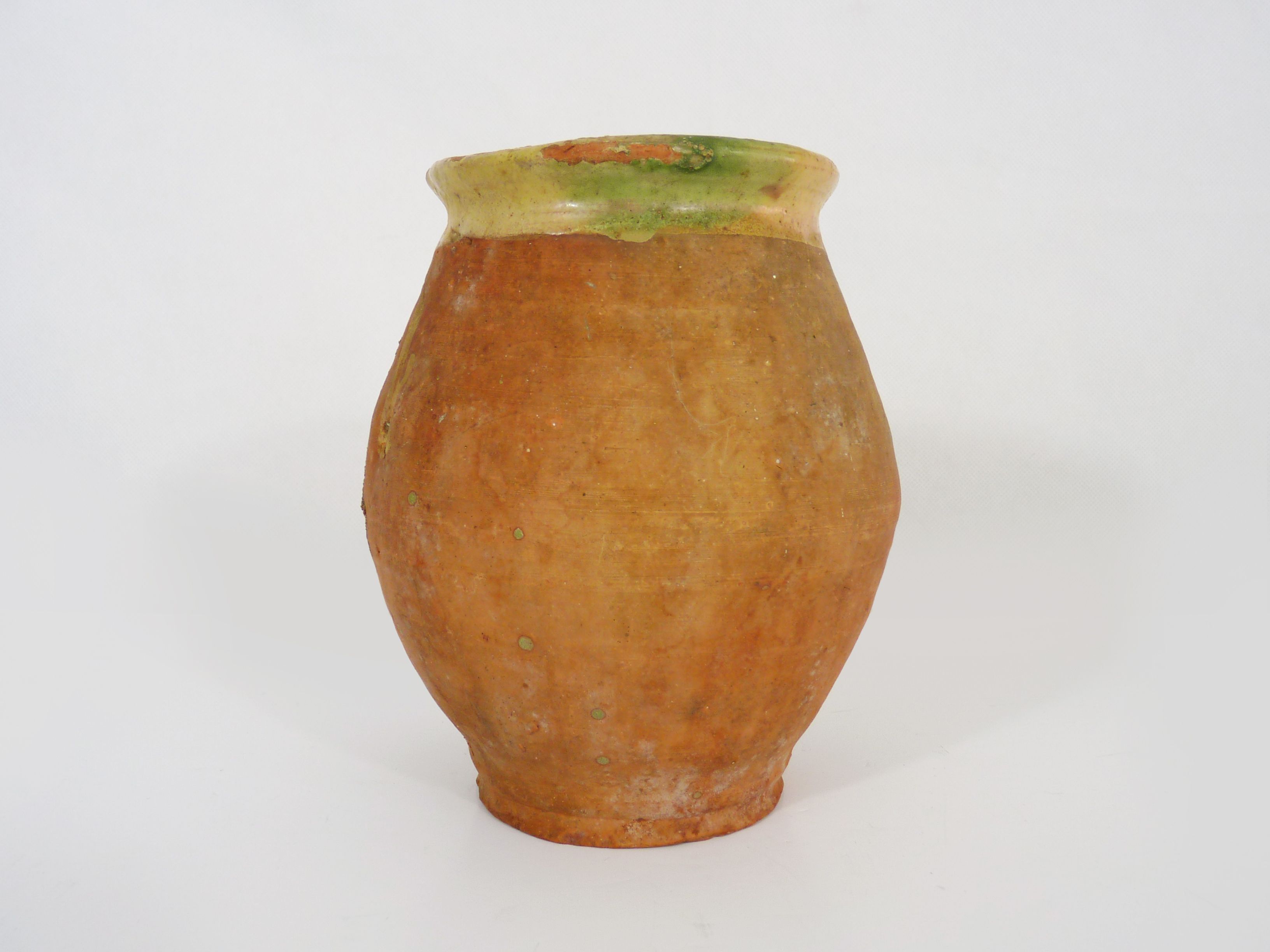 Beautiful little grease pot in yellow terracotta and glazed green. NINETEENTH century