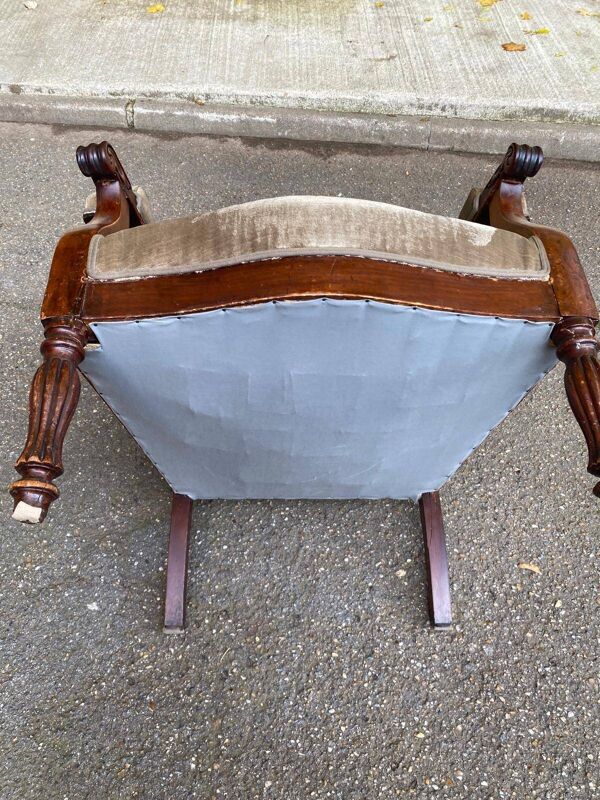 Fauteuil impérial en acajou et velours gris du 19ème siècle