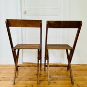 Deux chaises pliantes en bois vintage, vers 1960