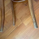 Wooden bistro chair, atypical backrest with pyrogravure on the seat.