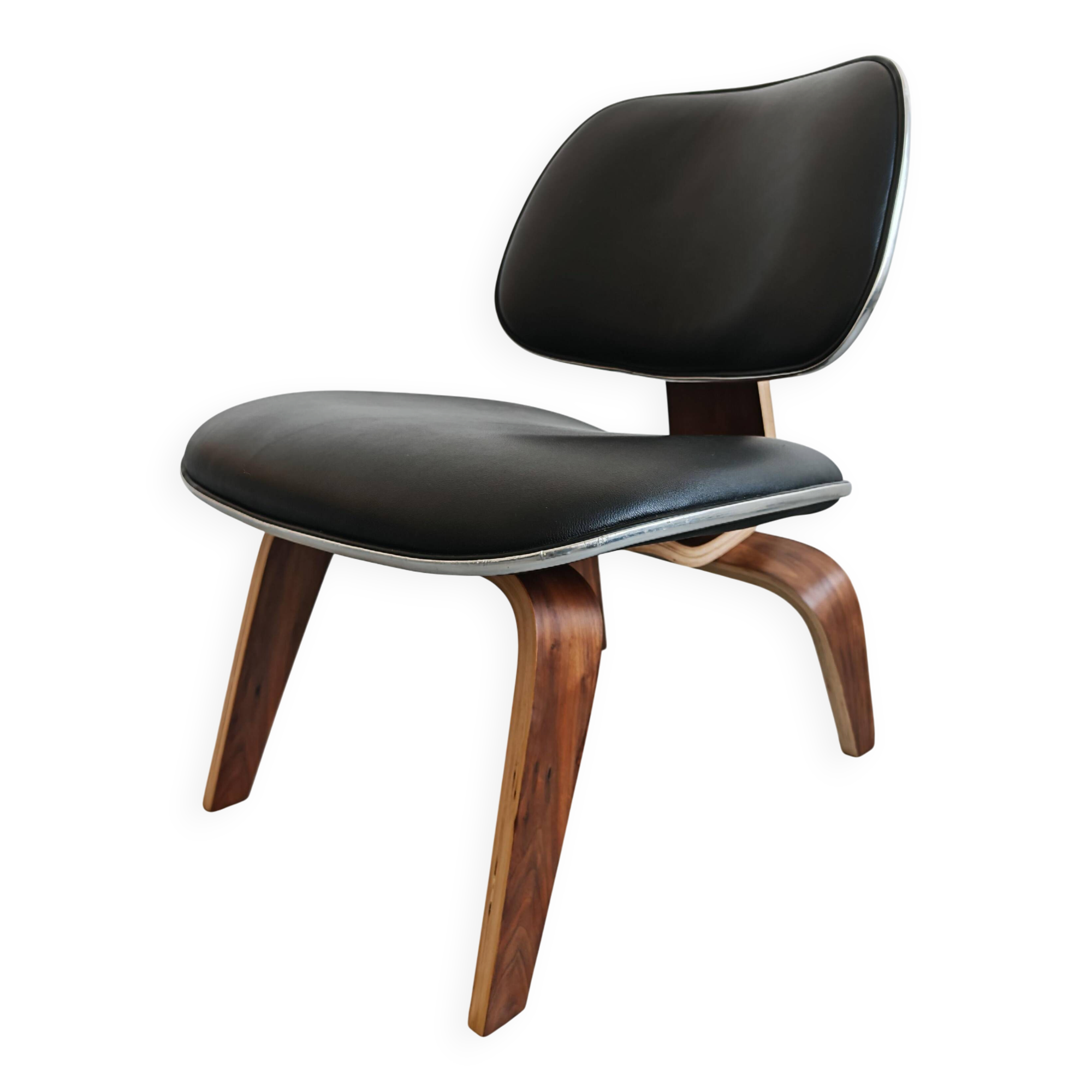 Mid Century Modern lounge chair LCW by Charles and Ray Eames