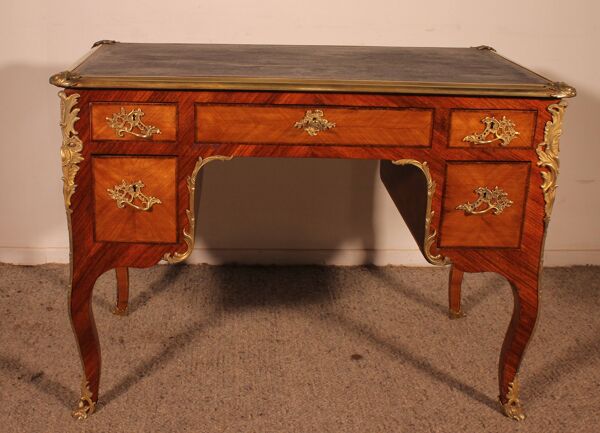 Petit Bureau Plat Double Face En Bois De Rose de style Louis XV du 19° sièc